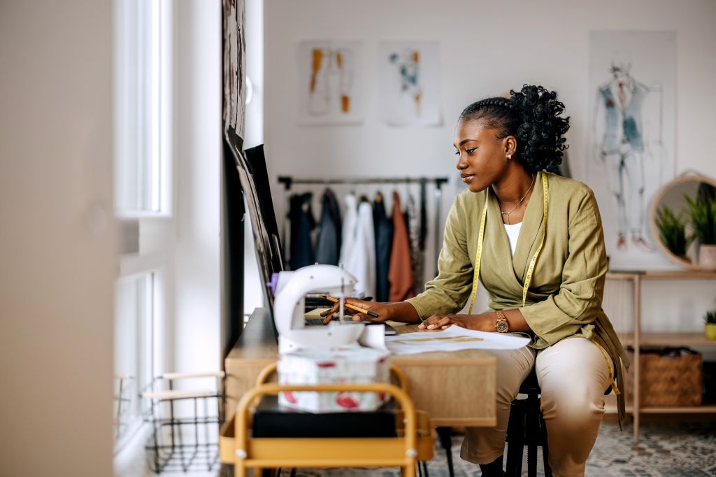 Un propriétaire d’entreprise travaille